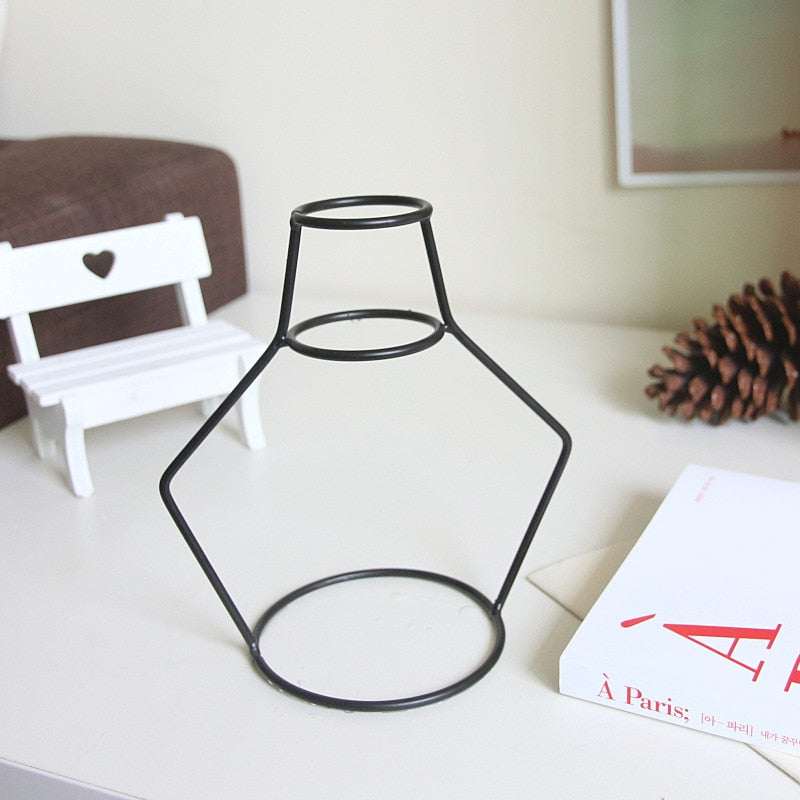 Vases minimaliste à fleurs en fer