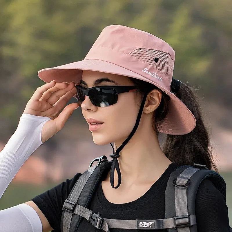 Chapeau d'été femme avec trou pour queue de cheval — polyester respirant, pliable